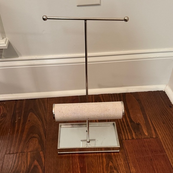 Other - Silver Jewelry Stand with Cream Bar